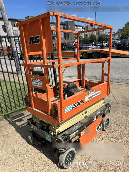 2021 JLG ES1330L