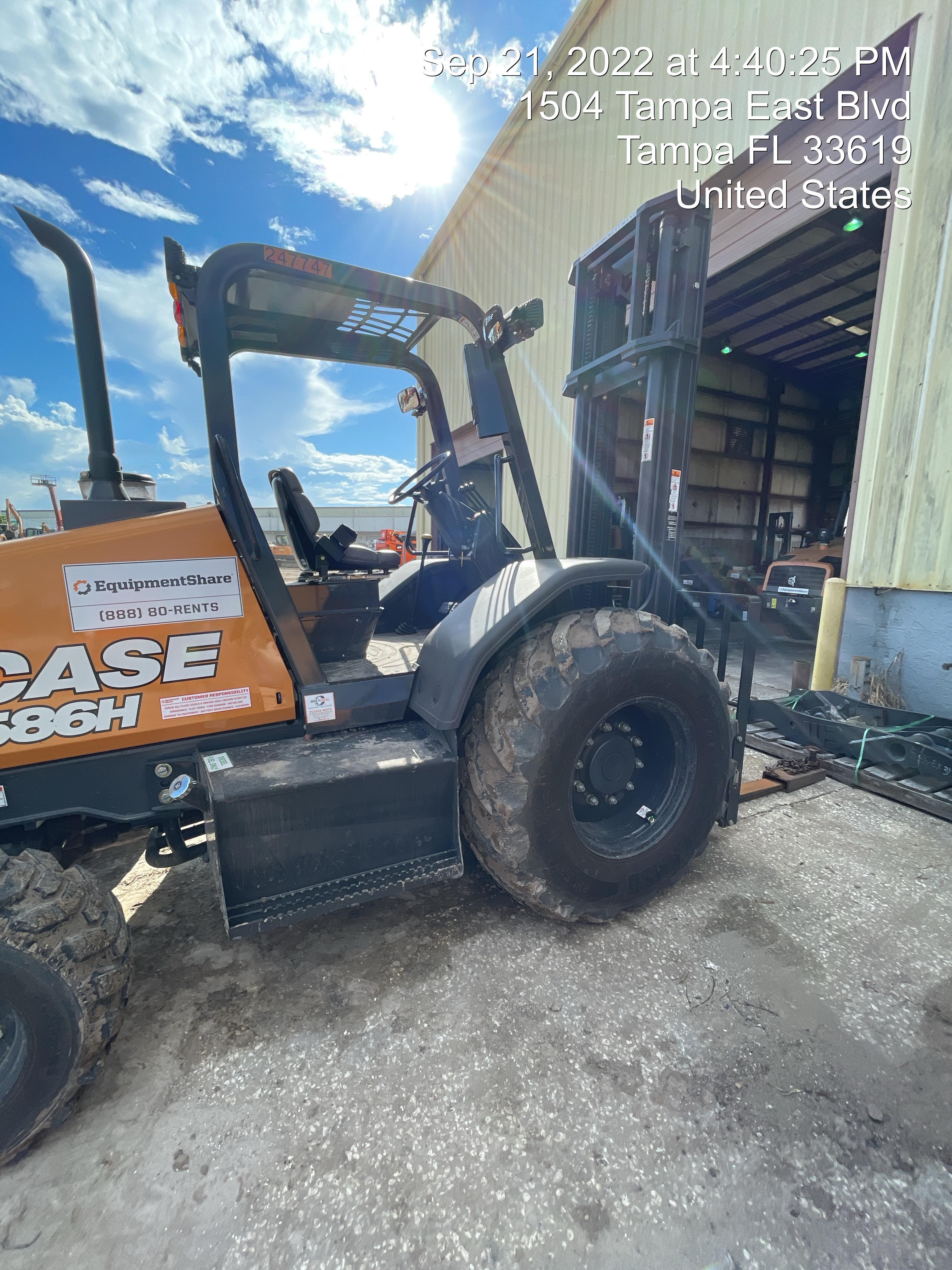 2022 CASE 586H