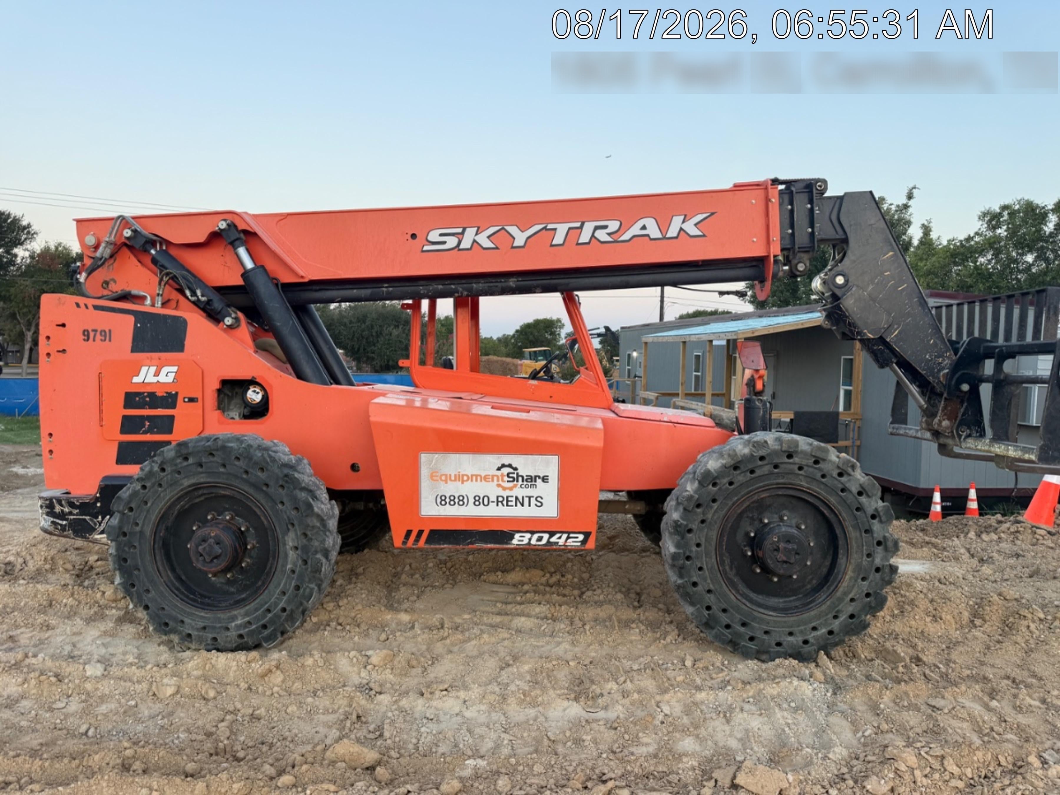 2018 Skytrak 8042 JLG Skytrak 8042, Solid Tires (shipping-Boss), Open ROPS, Beacon and Work Light Package