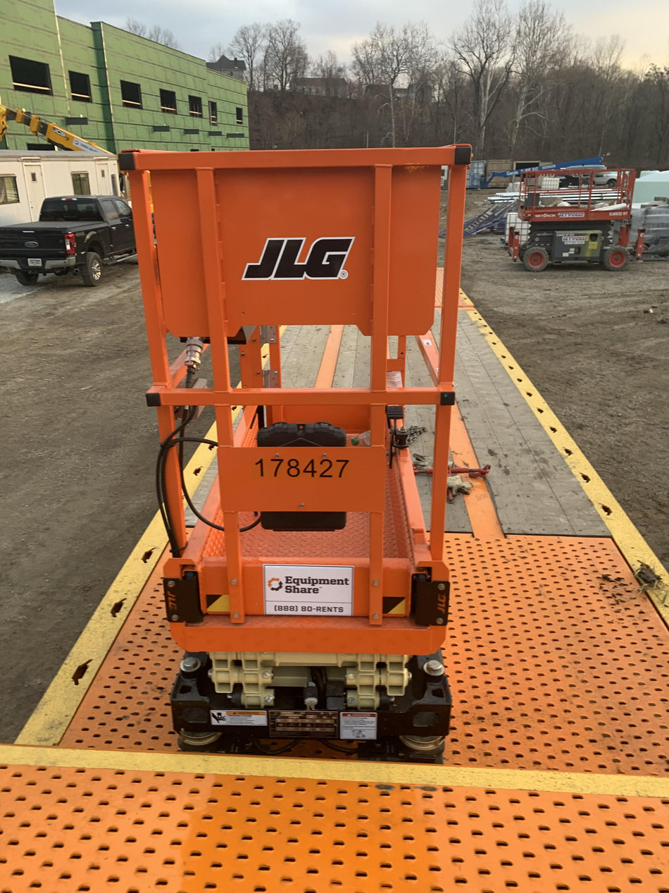 2021 JLG ES1330L