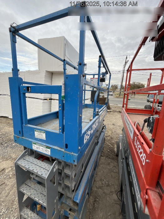 2019 Genie GS-2632 Folding rails with half height swing gate