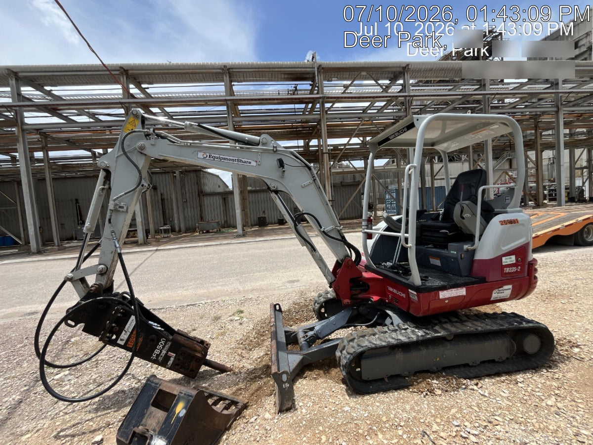 2022 TAKEUCHI TB235-2R