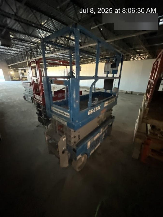 2020 Genie GS-1930 Solid Non Marking Tires, Beacon, Folding rails with half height swing gate, 800W Inverter