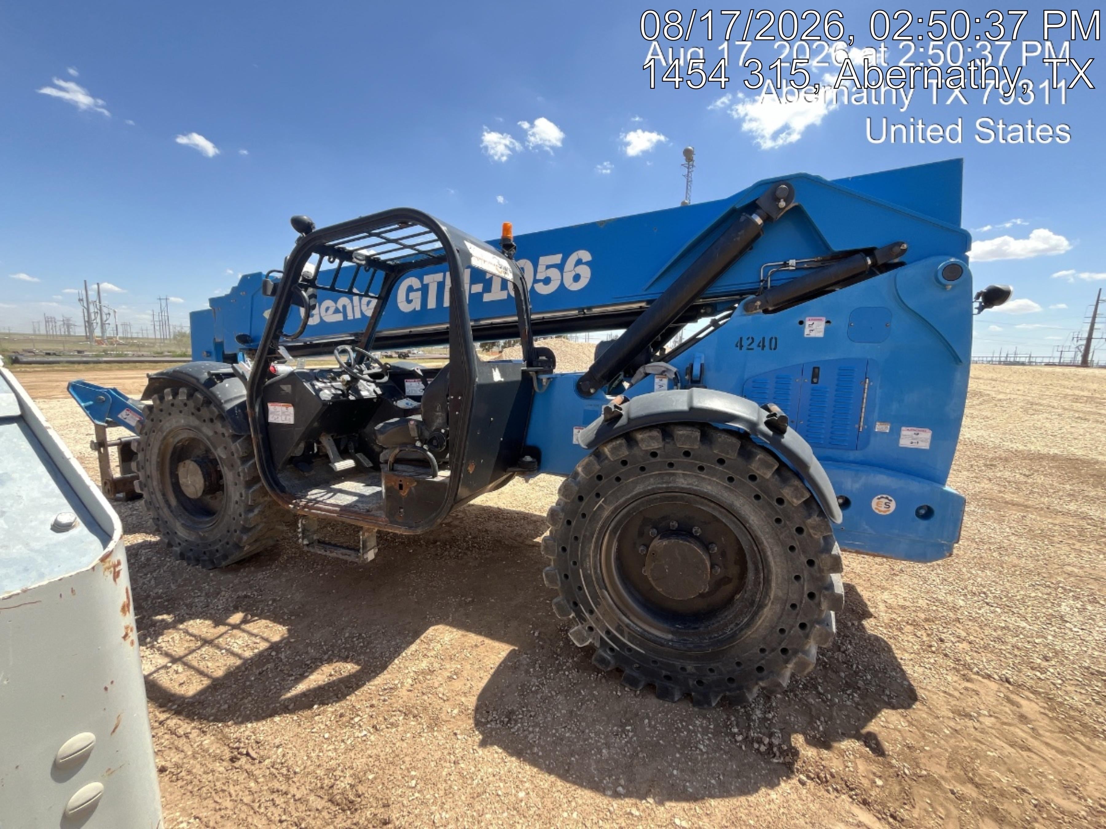 2017 GENIE GTH-1056