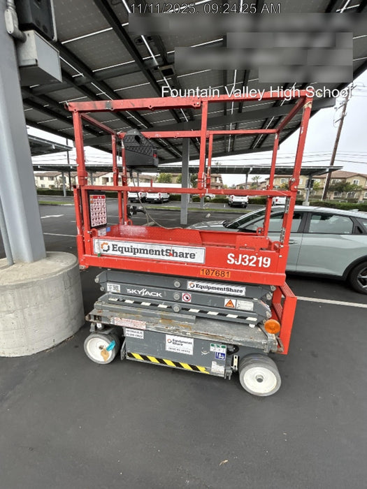 2020 Skyjack SJIII-3219 Solid NM Tires, Half height spring hinged entry gate, Dual Beacons, 800W Inverter