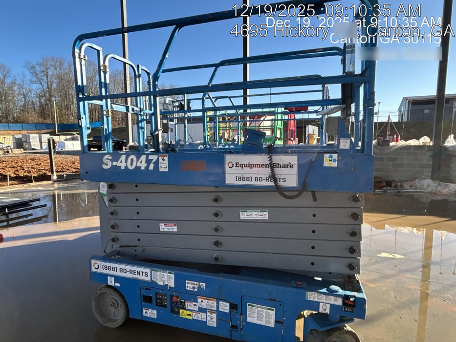 2019 Genie GS-4047 Folding rails with half height swing gate