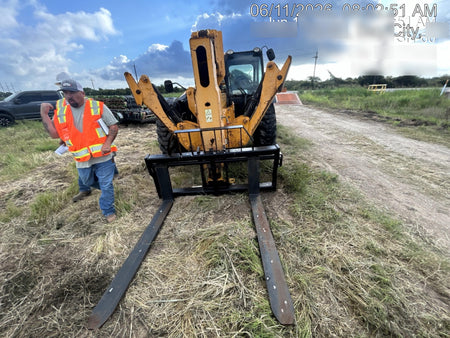 2019 JCB 512-56 109 HP w/CAB/HVAC, Beacon, Aux Hydraulics, Worklights, Solid Tires w/60" Carriage/Forks
