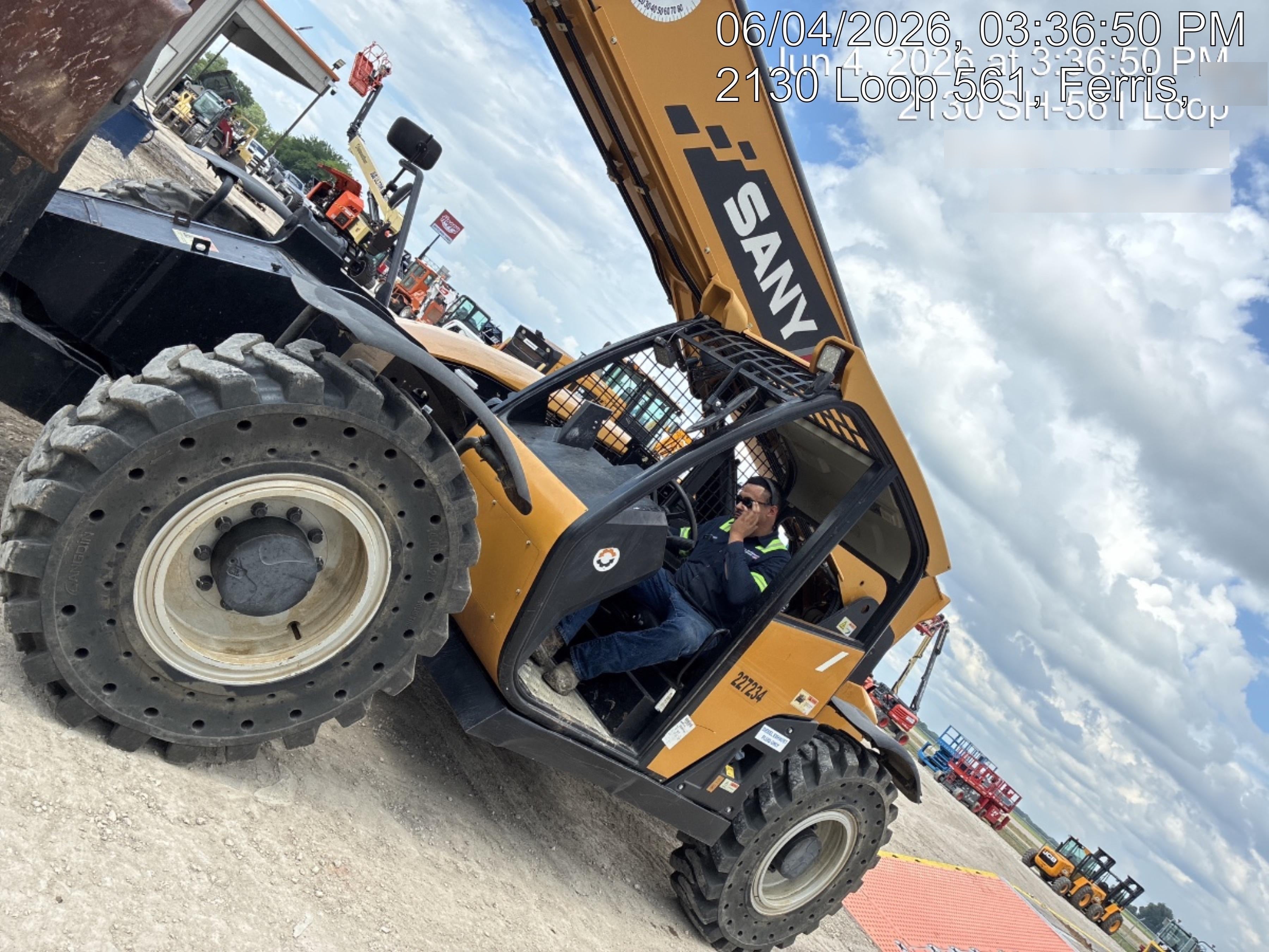 2023 SANY STH1056