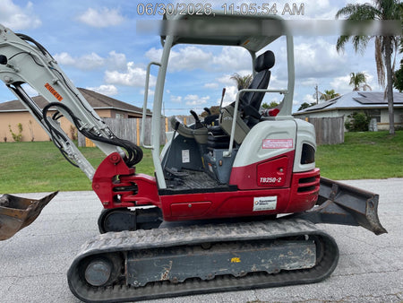 2023 TAKEUCHI TB250-2R