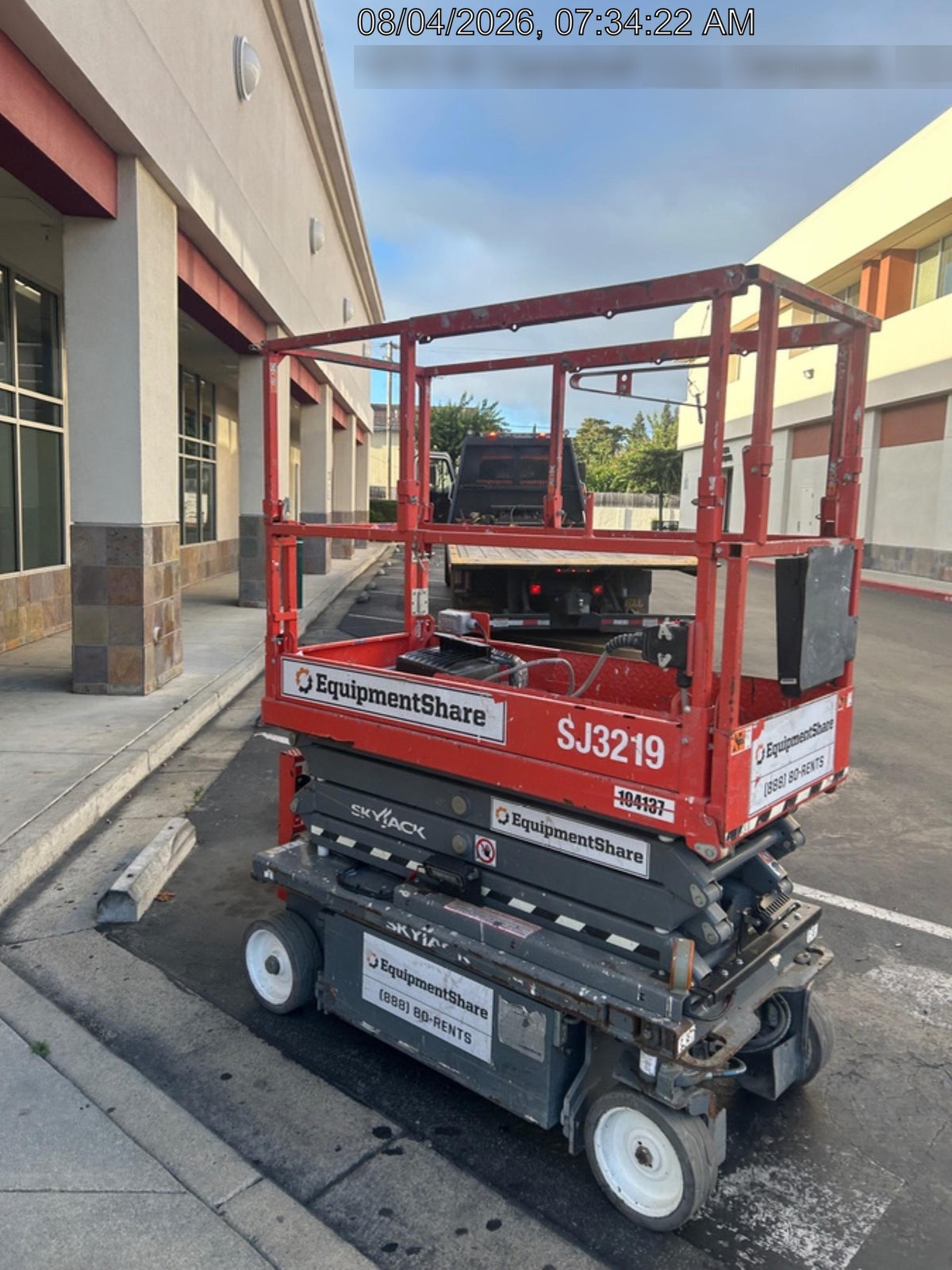 2020 Skyjack SJIII-3219 Solid NM Tires, Half height spring hinged entry gate, Dual Beacons, 800W Inverter