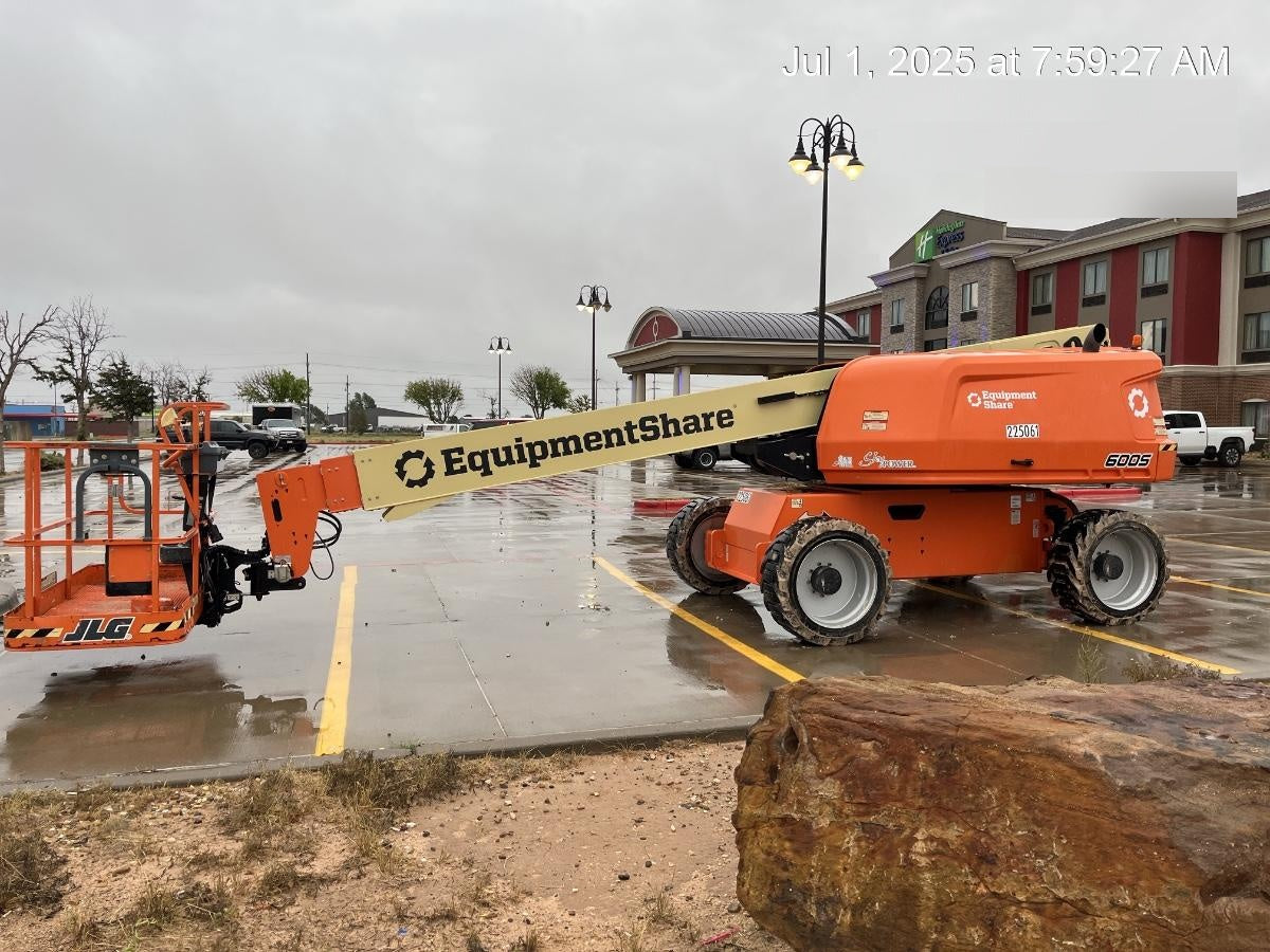 2022 JLG 600S
