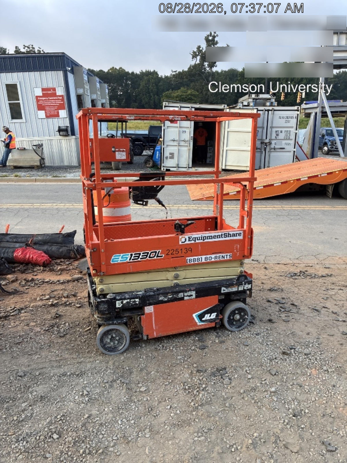 2022 JLG ES1330L