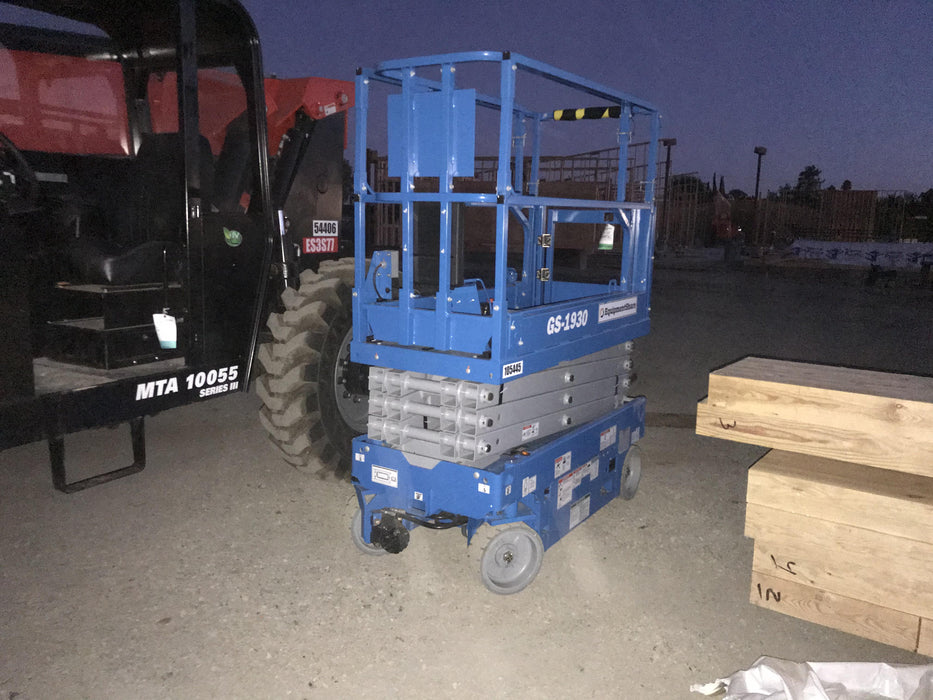 2020 Genie GS-1930 Solid Non Marking Tires, Beacon, Folding rails with half height swing gate, 800W Inverter