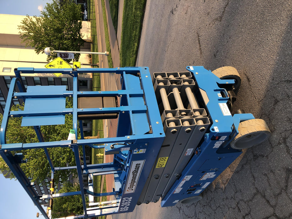 2019 Genie GS-2632 Folding rails with half height swing gate