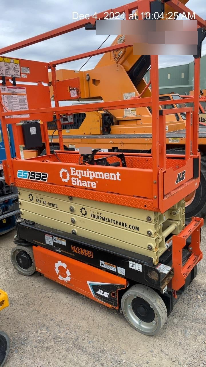 2023 JLG ES1932