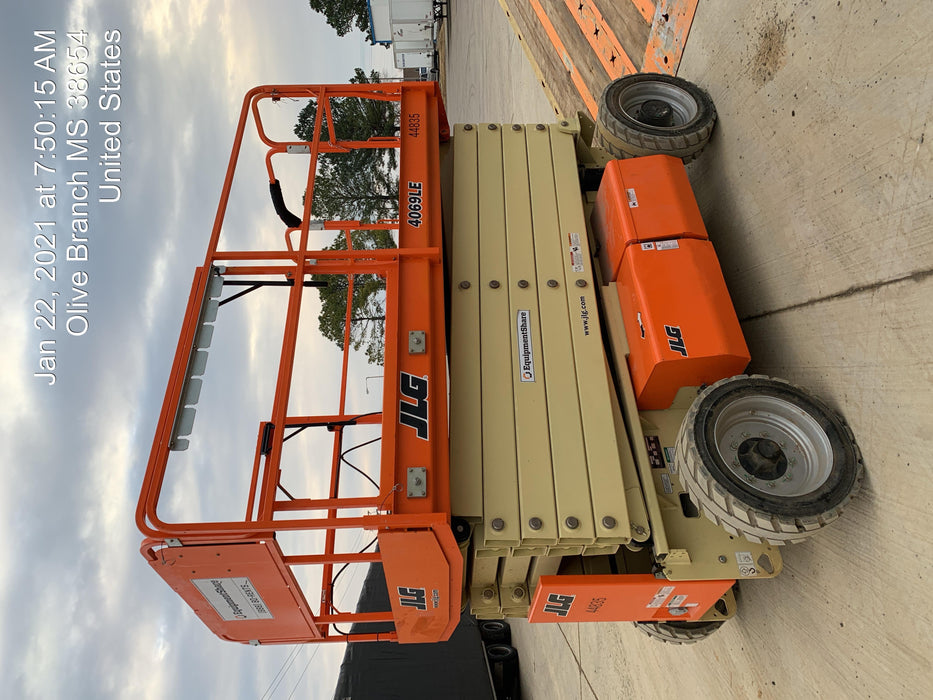 2019 JLG 4069LE