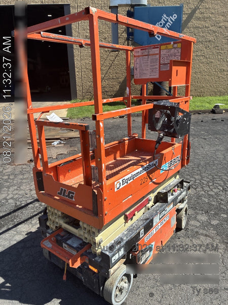 2022 JLG ES1330L