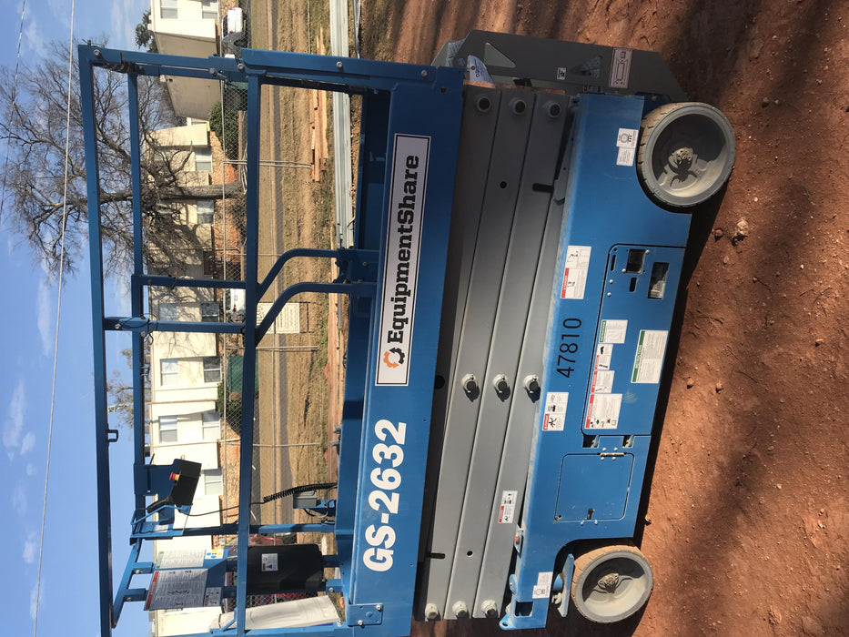 2019 Genie GS-2632 Folding rails with half height swing gate