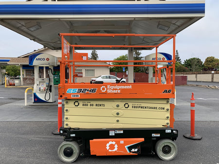 2022 JLG ES3246