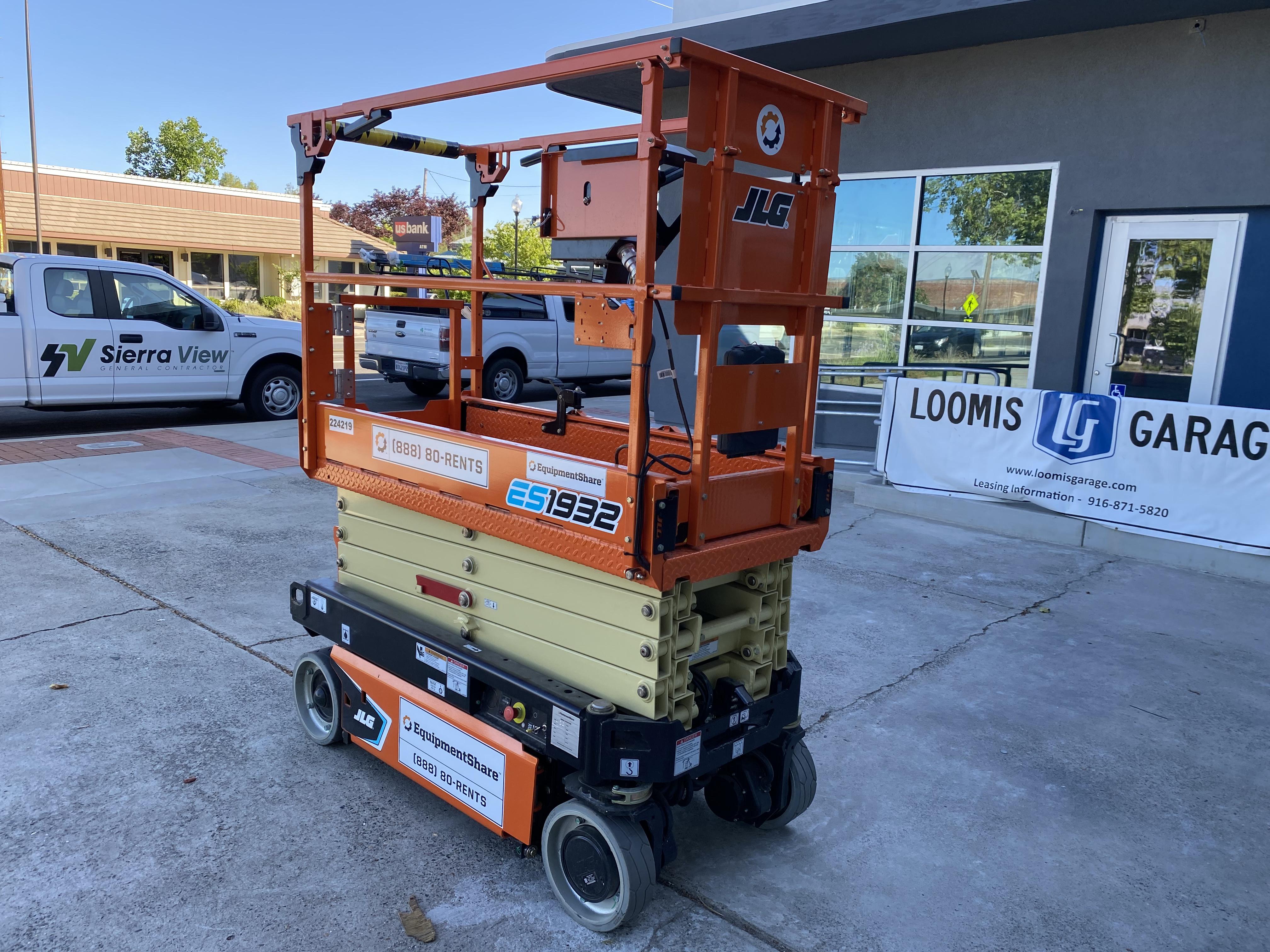 2022 JLG ES1932