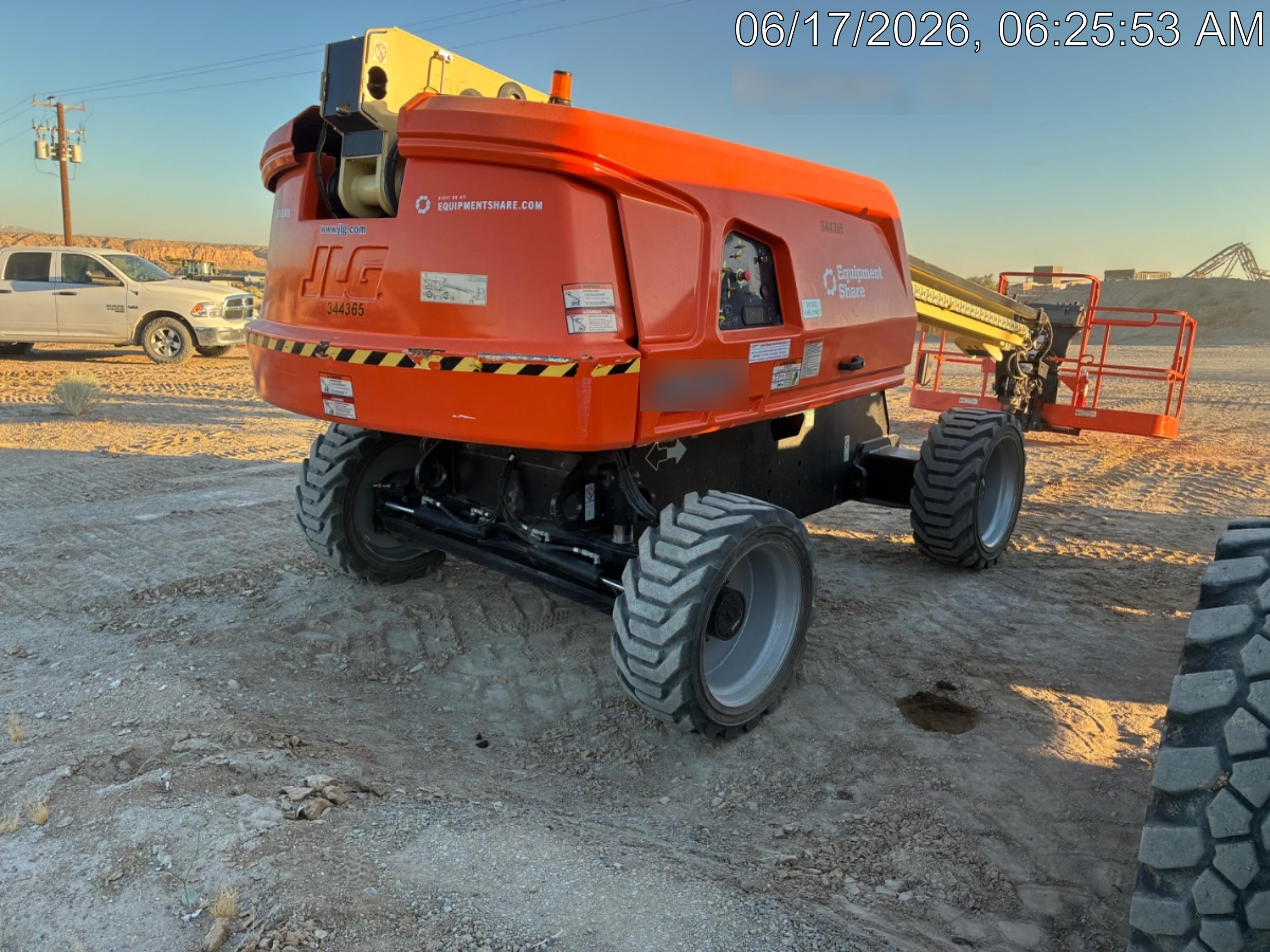 2023 JLG 600S