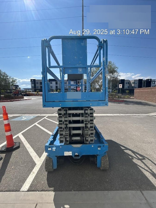 2019 Genie GS-4047 Folding rails with half height swing gate