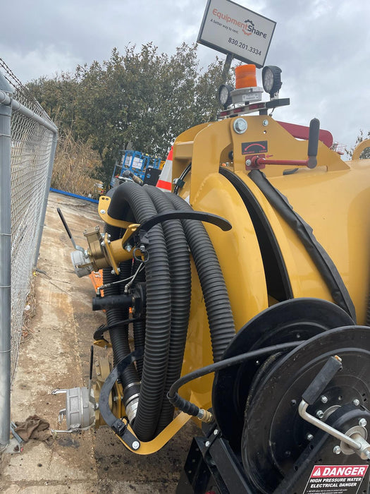 2021 Vac-Tron LP573XDT T4 Koehler Diesel Engine, 500 Gallon Debris Tank, x2 100 Gallon Water Tanks