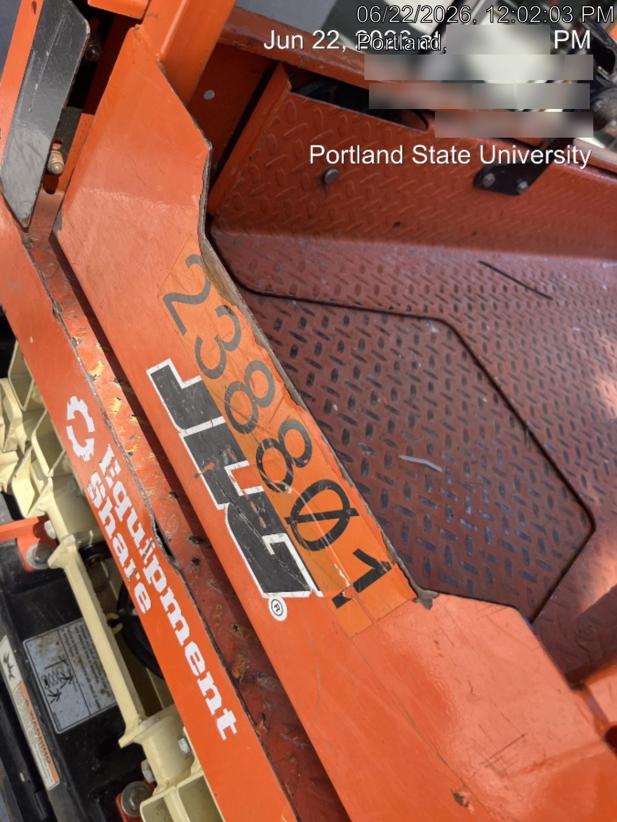 2022 JLG ES1330L
