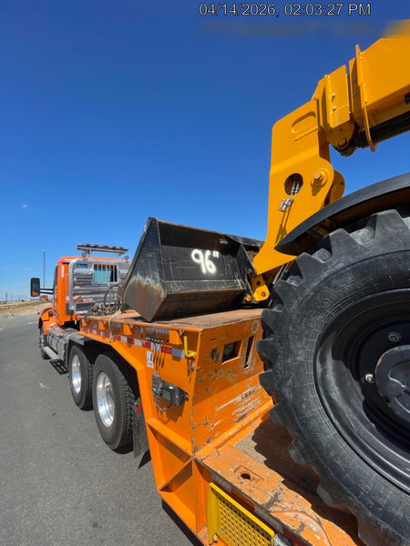 2022 JLG 1001100823