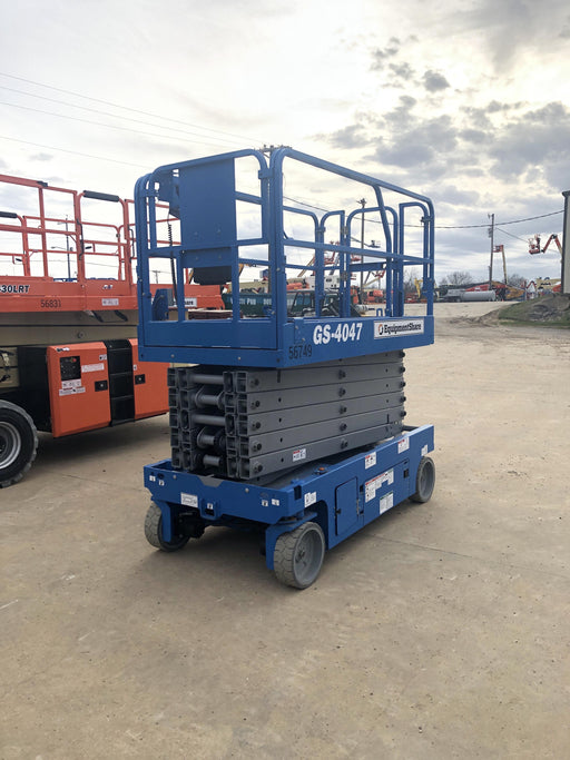 2019 Genie GS-4047 Folding rails with half height swing gate