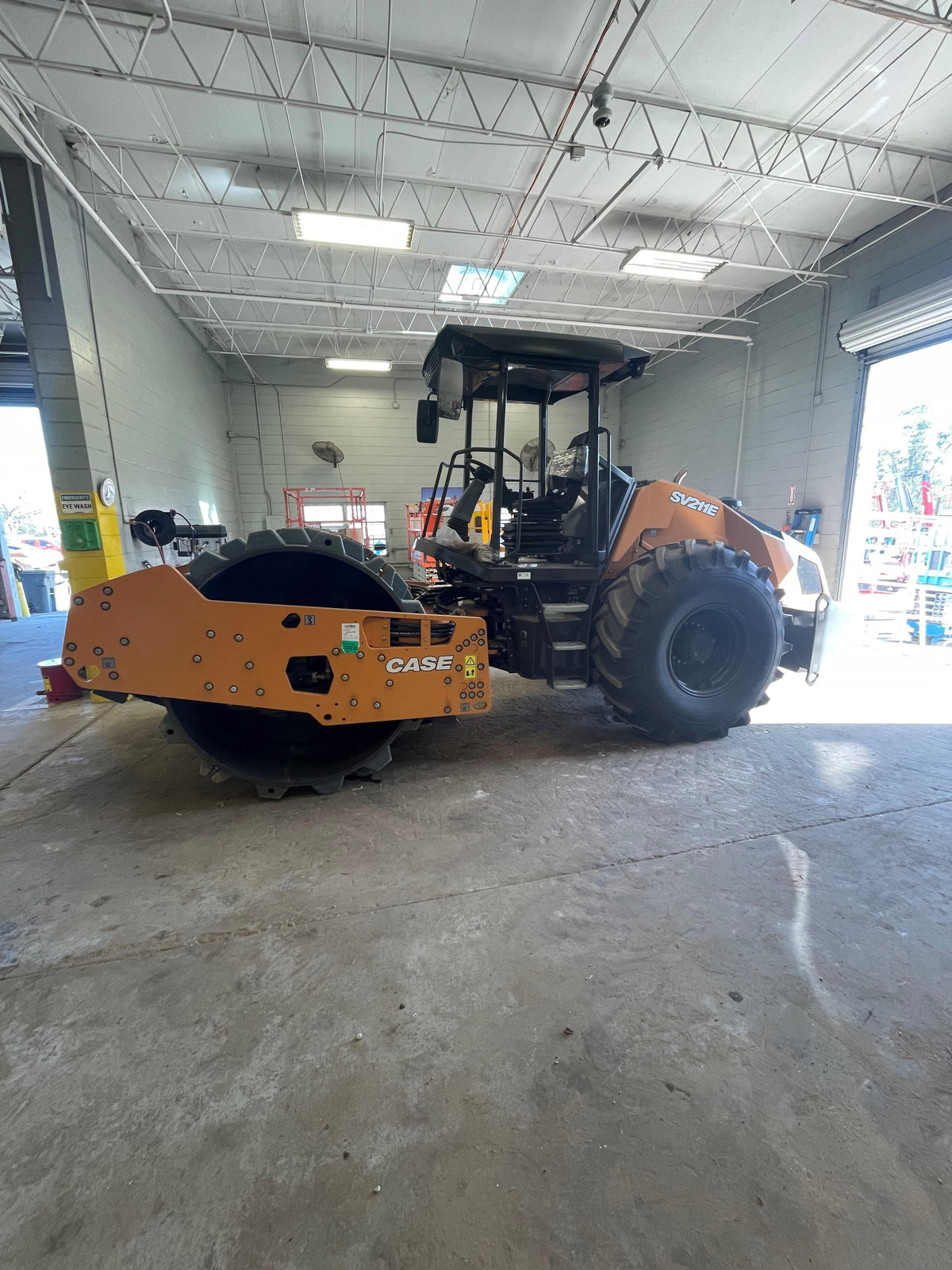 2023 CASE SV211E