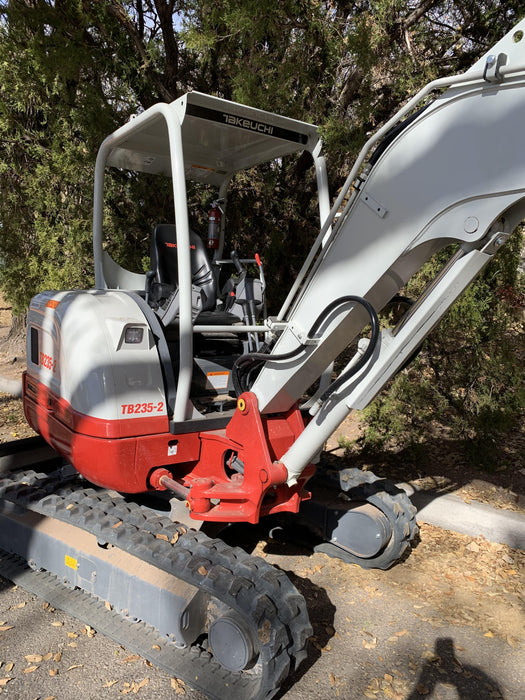 2021 TAKEUCHI TB235-2R