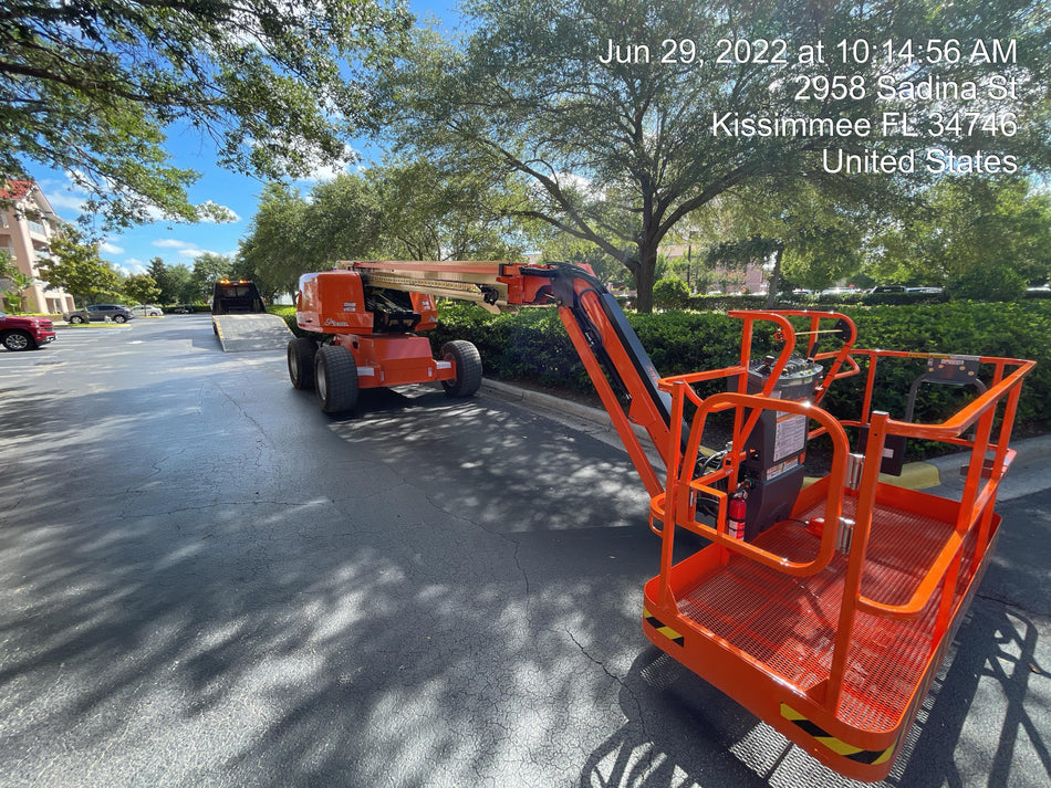 2022 JLG 660SJ