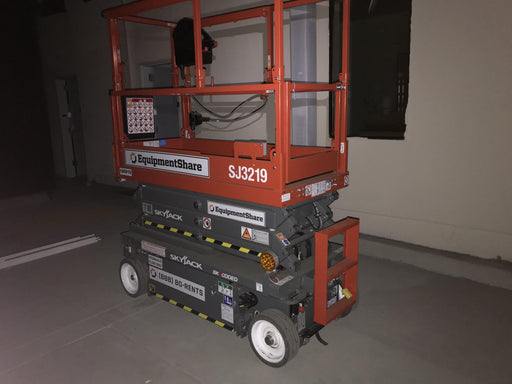 2020 Skyjack SJIII-3219 Solid NM Tires, Half height spring hinged entry gate, Dual Beacons, 800W Inverter
