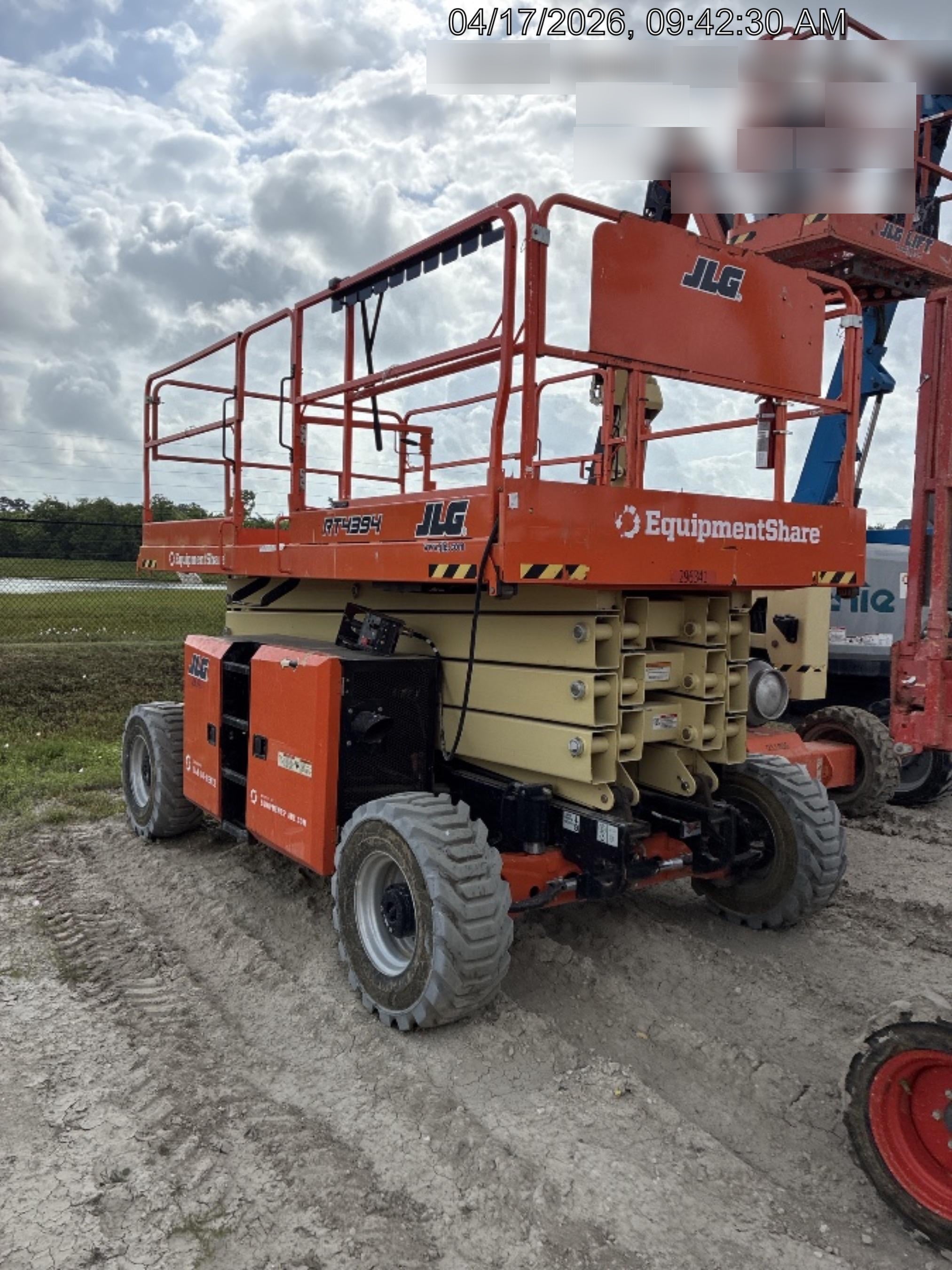 2023 JLG RT4394