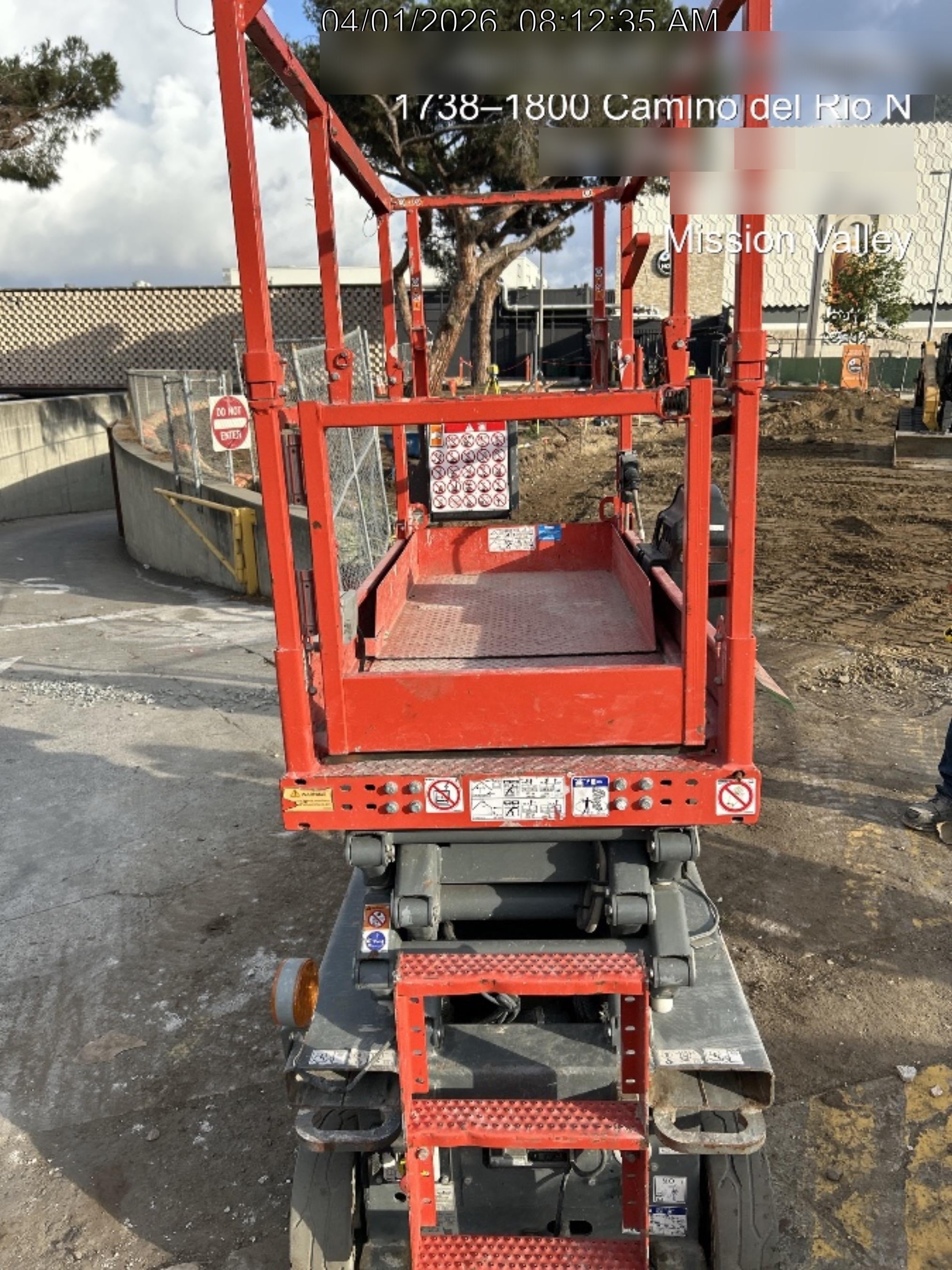 2020 Skyjack SJIII-3219 Solid NM Tires, Half height spring hinged entry gate, Dual Beacons, 800W Inverter