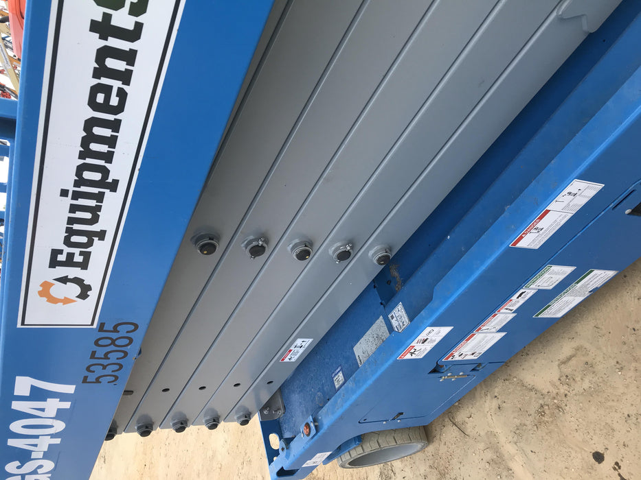 2019 Genie GS-4047 Folding rails with half height swing gate