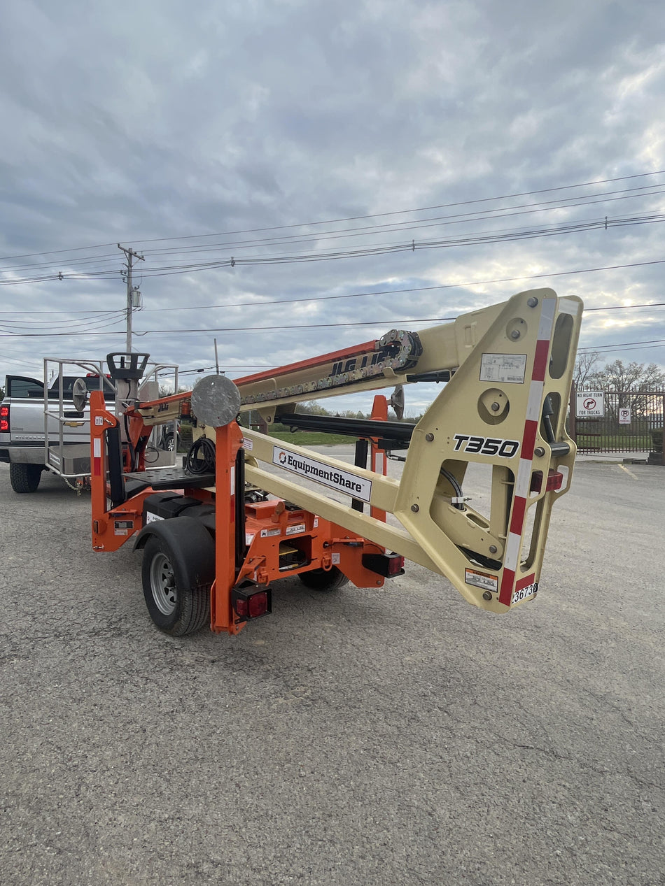 2022 JLG T350