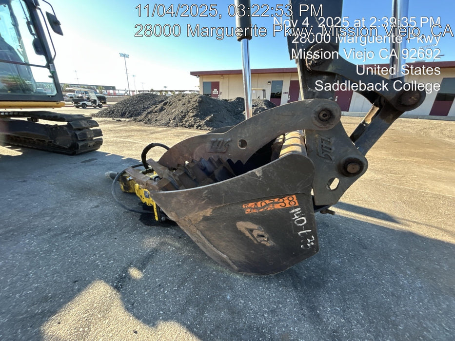 2025 TAKEUCHI 36" Bucket - Takeuchi