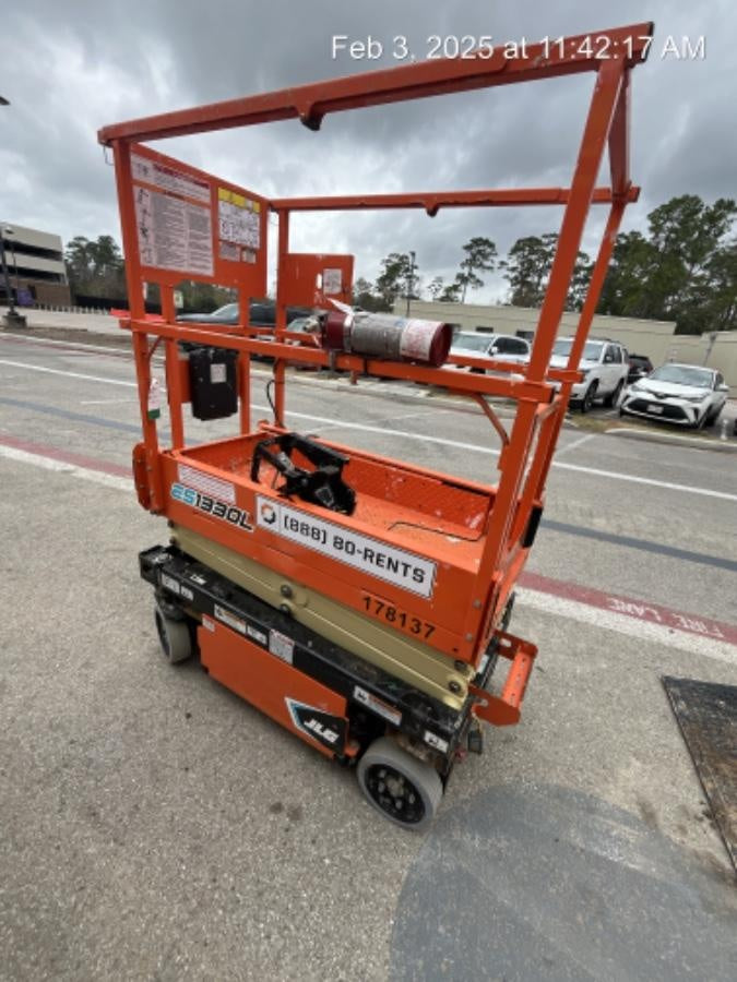 2021 JLG ES1330L