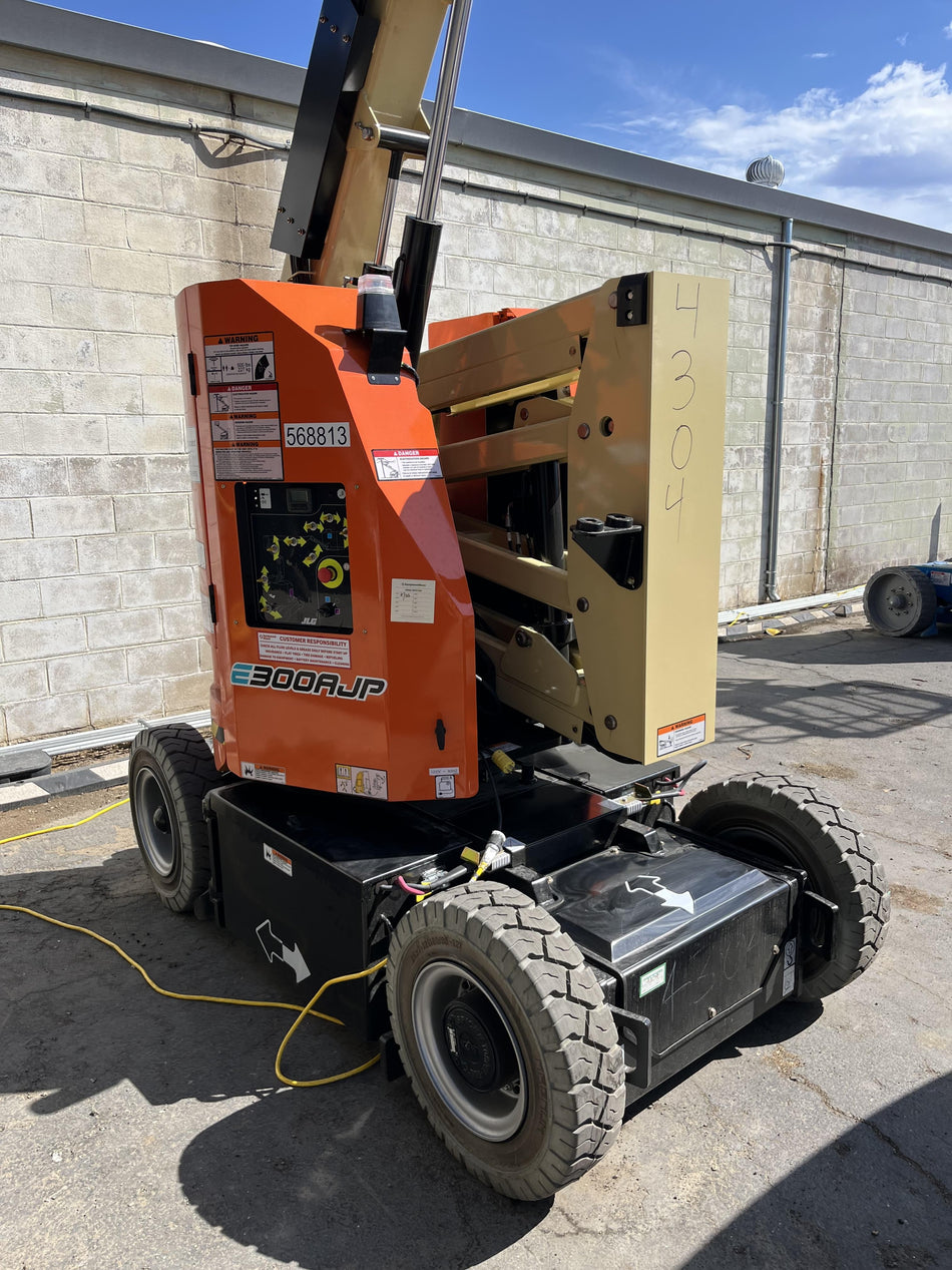 2025 JLG E300AJP