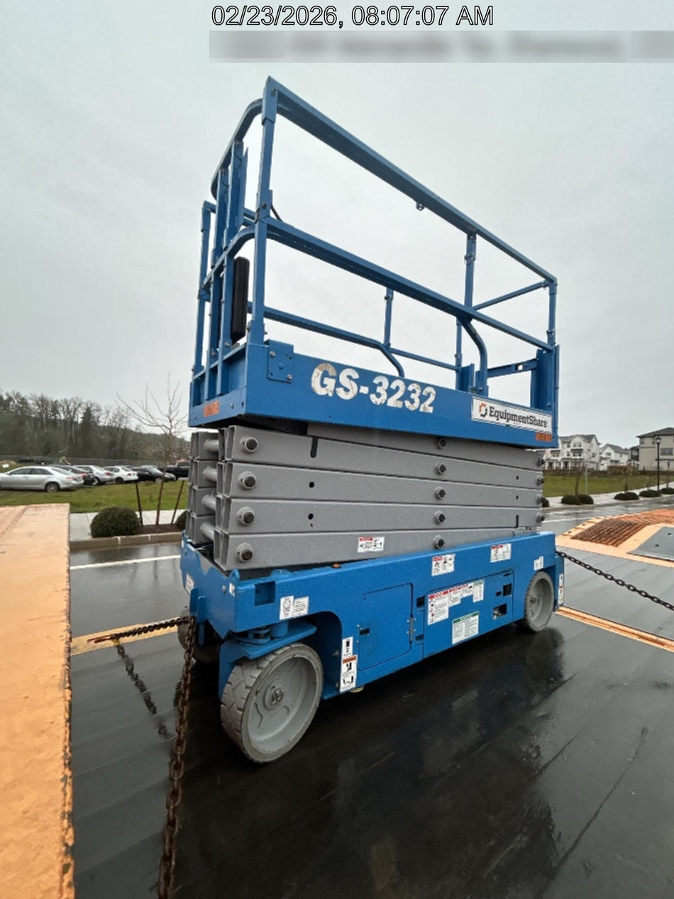 2020 Genie GS-3232 Standard, Folding half height swing gate, 800W Inverter