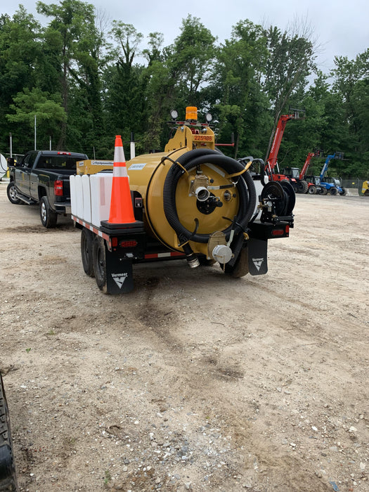 2022 Vac-Tron LP573XDT T4 Koehler Diesel Engine, 500 Gallon Debris Tank, x2 100 Gallon Water Tanks