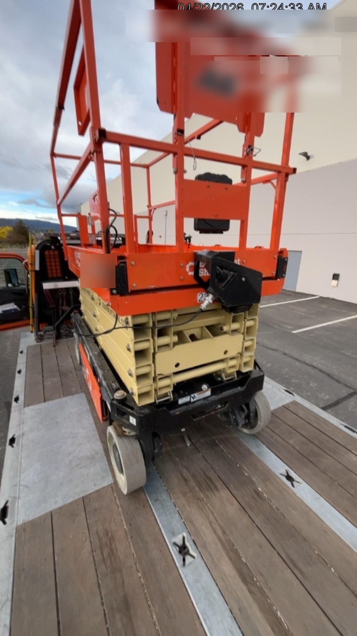 2022 JLG ES3246