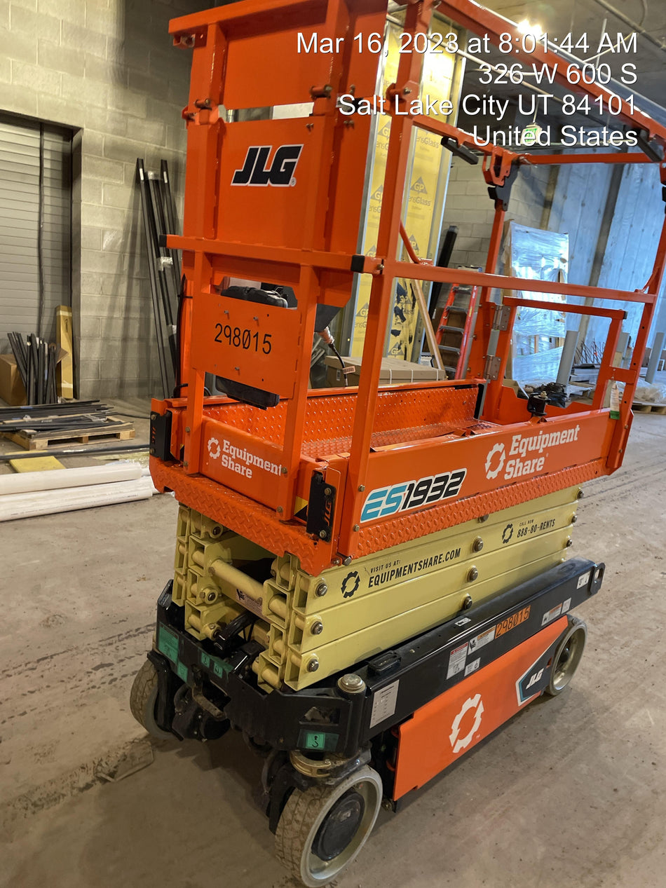 2023 JLG ES1932