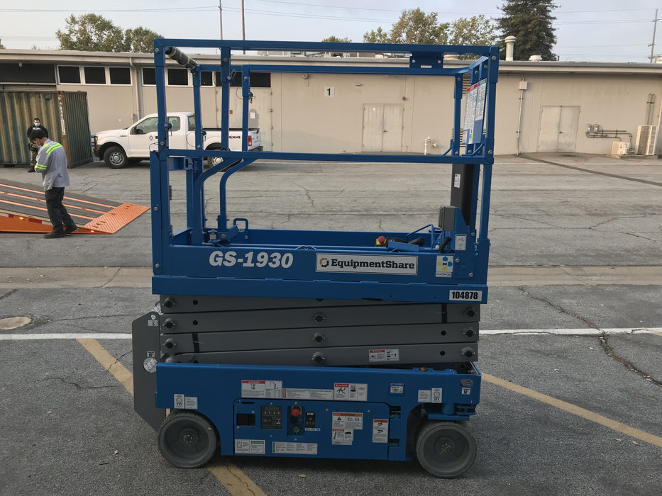 2020 Genie GS-1930 Solid Non Marking Tires, Beacon, Folding rails with half height swing gate, 800W Inverter