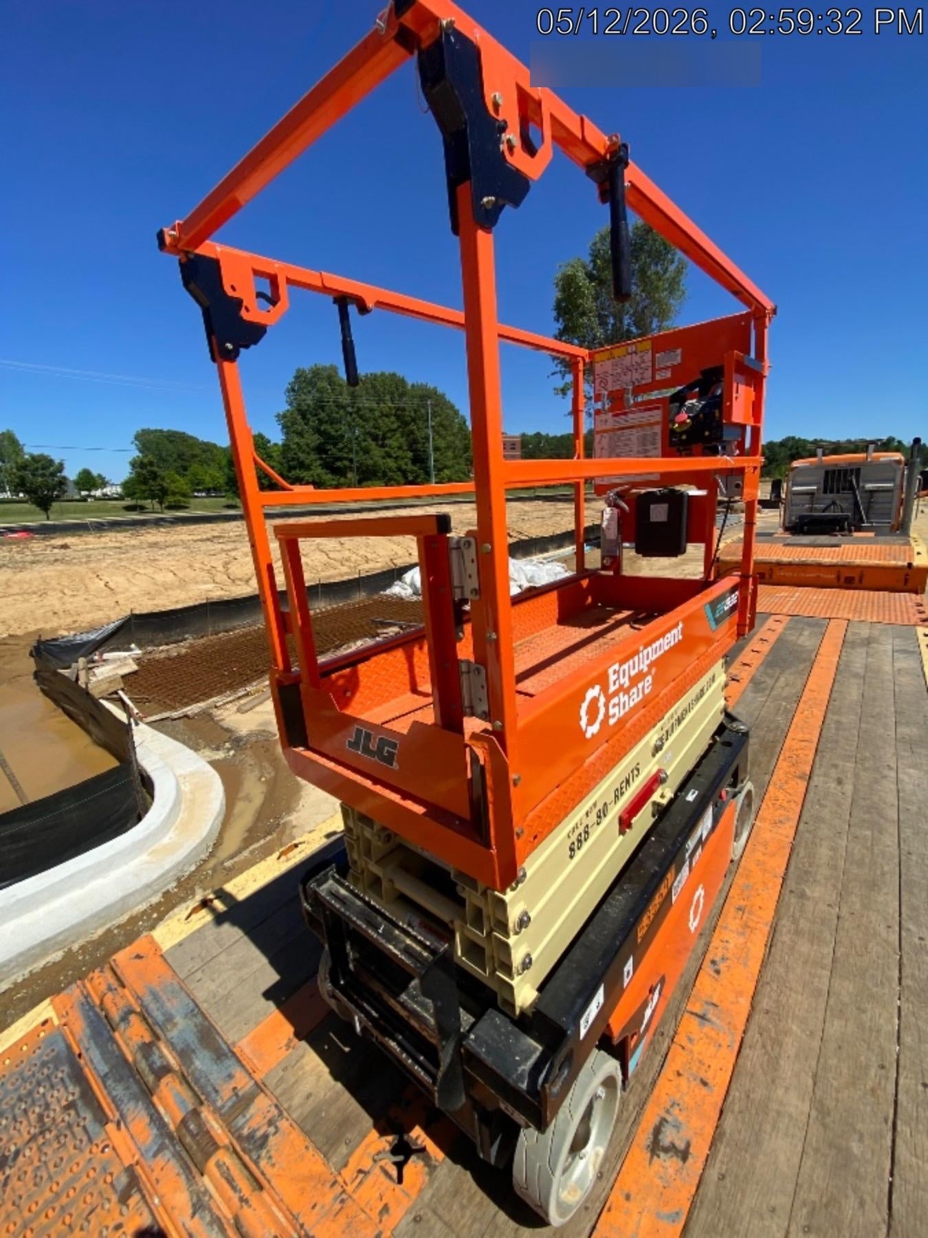 2025 JLG ES1932