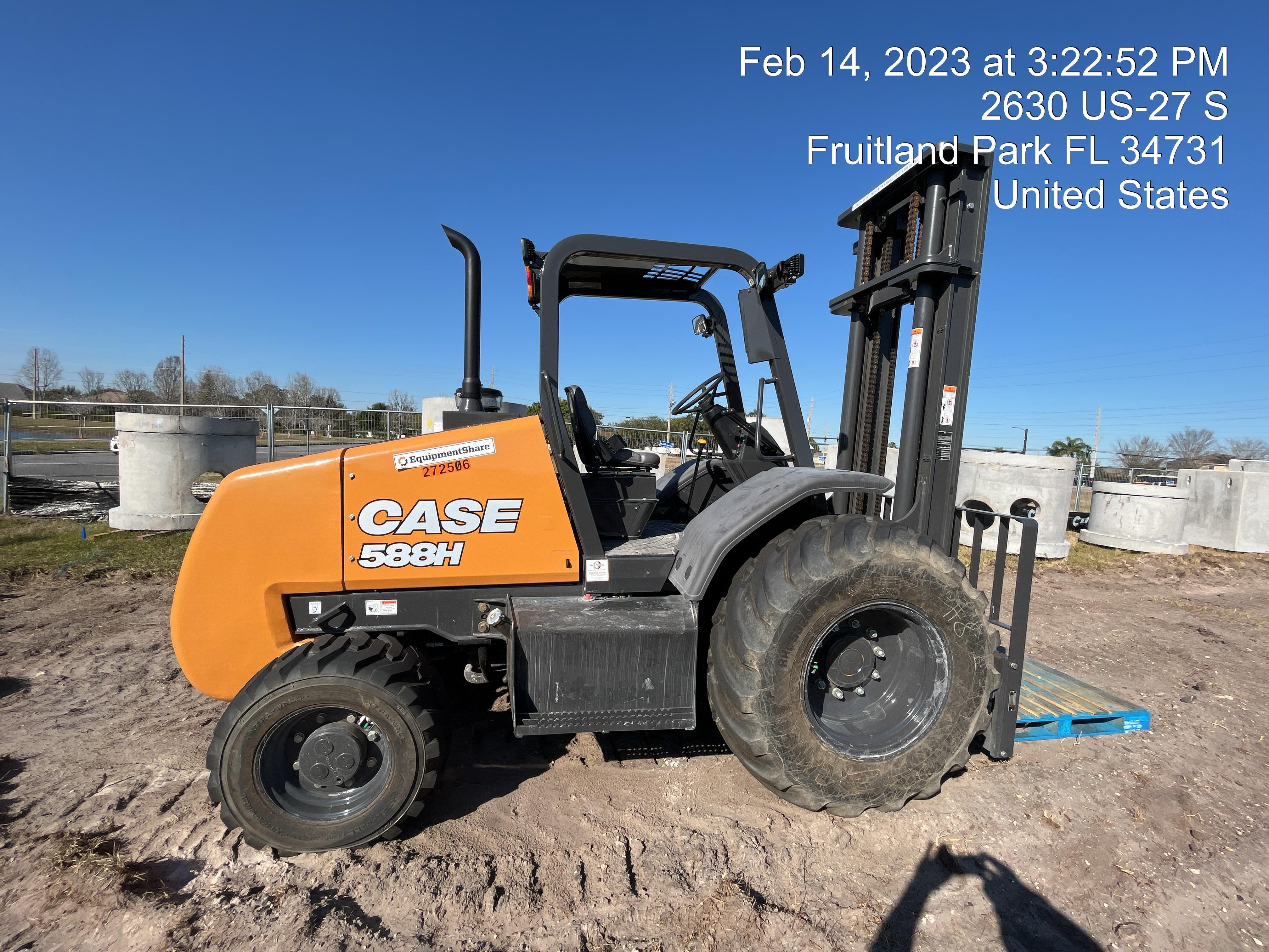 2023 CASE 588H