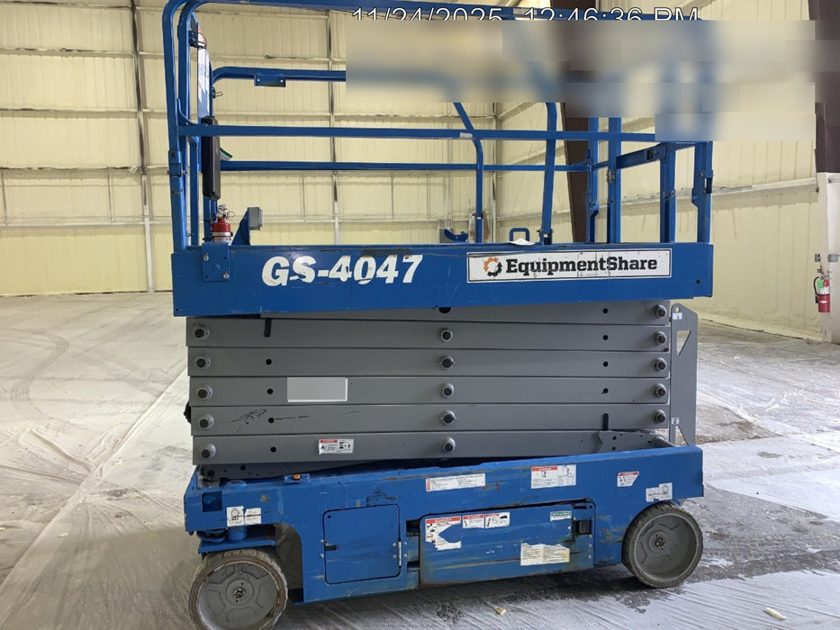 2019 Genie GS-4047 Folding rails with half height swing gate
