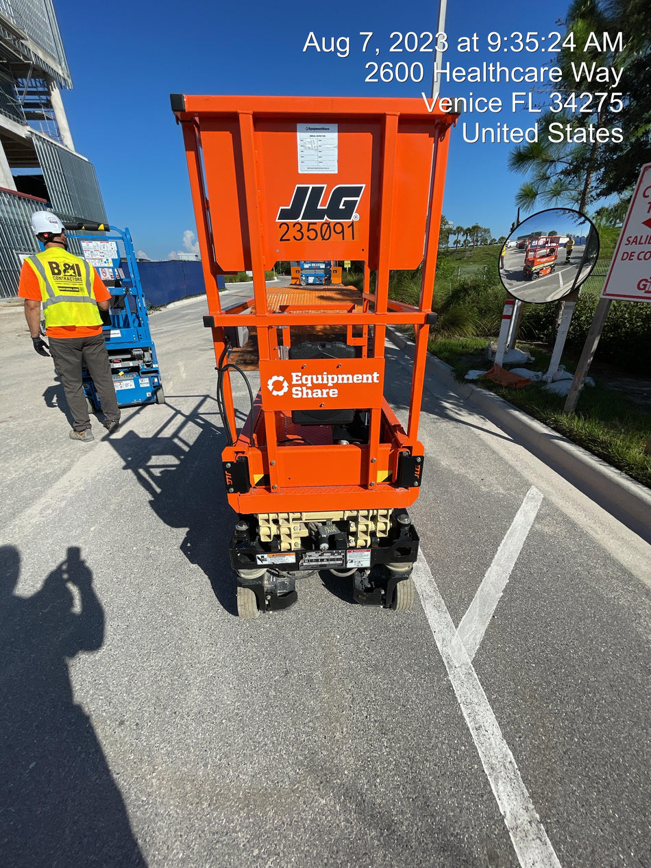 2022 JLG ES1330L